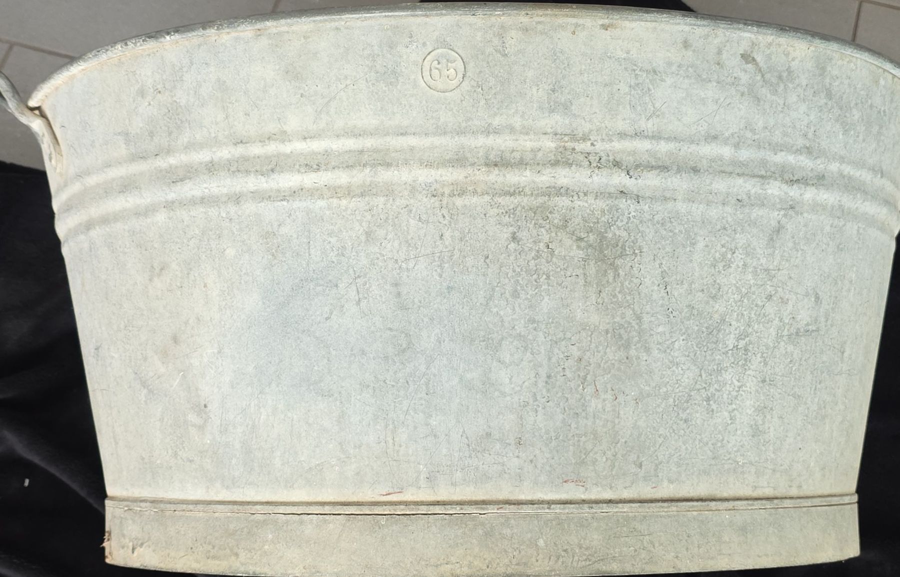 Ciotole: Zinkwanne oval mit Griffen Gebrauchsspuren – Usato da Wohlen AG venduto da Burton01