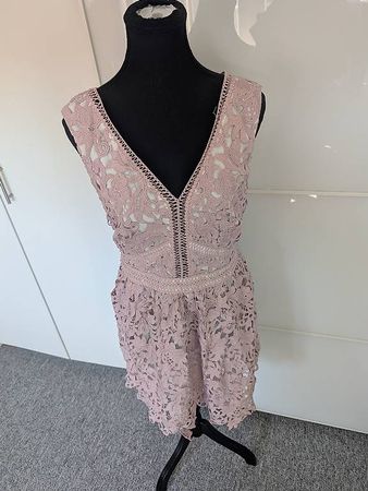 Sommerliches Kleid, zartrosa Spitze, Grösse 44