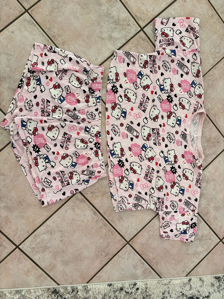 Negligees & Pigiami: Pigiama donna Hello Kitty  – Usato da S. Antonino venduto da FedeKikka88 1