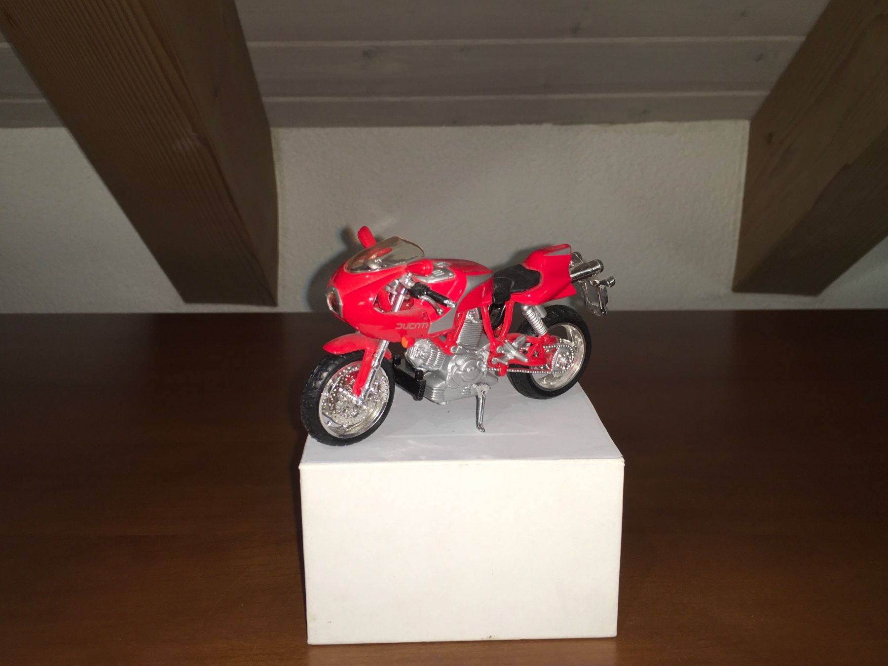 Maisto Voitures modèles: Ducati MH 900 E 1/18 – D'occasion à Wohlen AG par PrivatSammlung