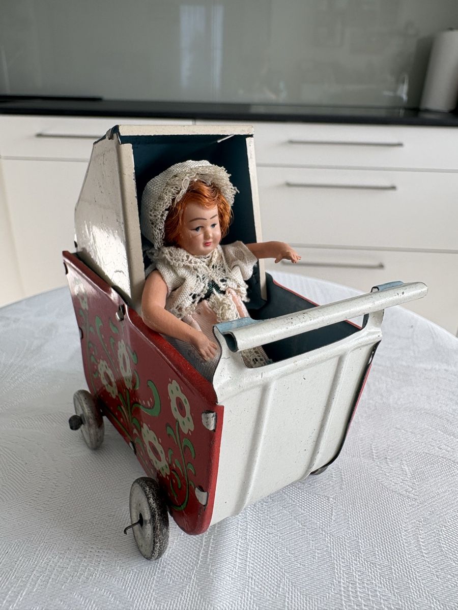 Giocattoli: Puppenstubenwagen – Usato da Schönenberg ZH venduto da Roxana8820