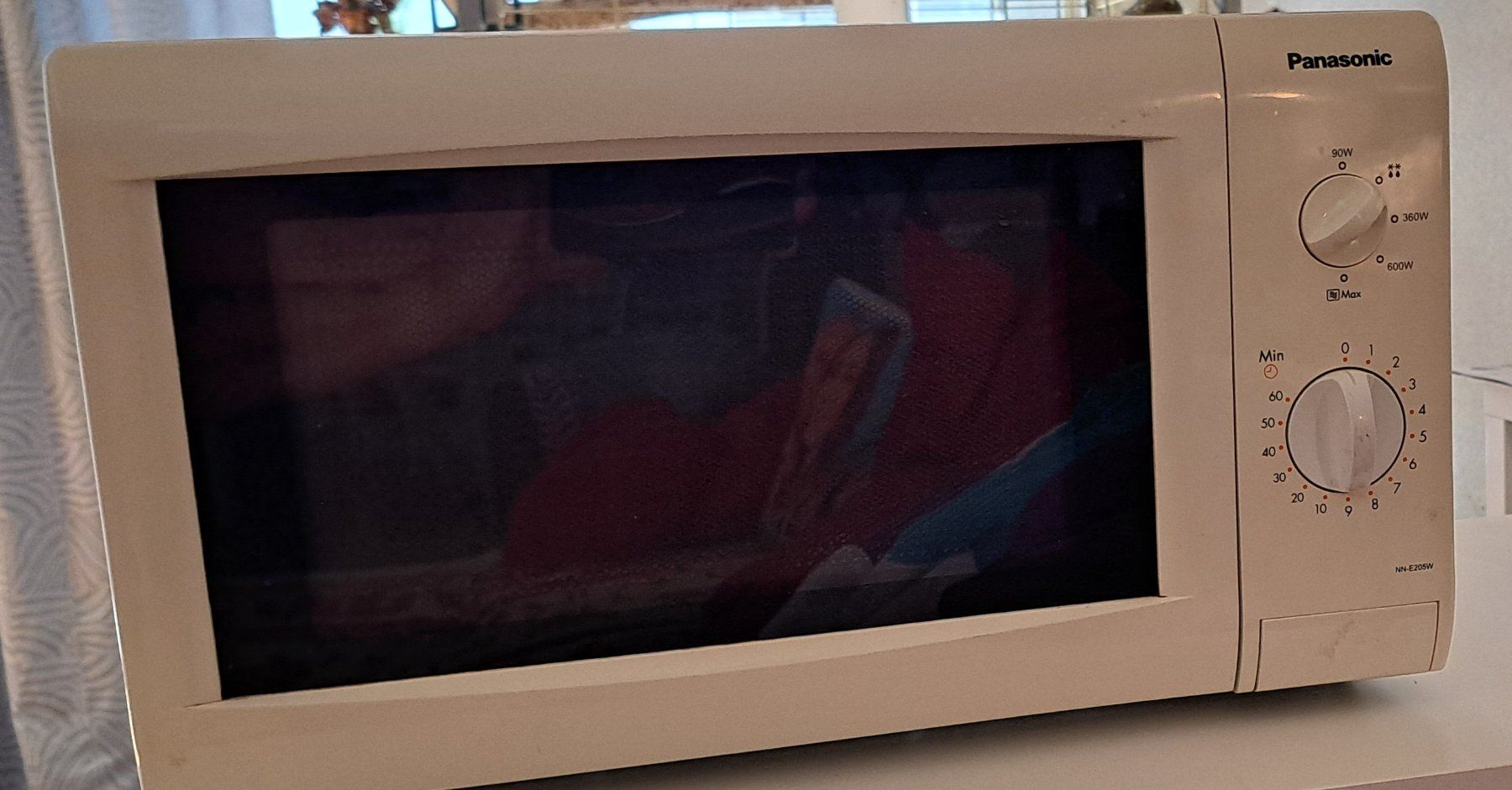 Elettrodomestici da cucina: Mikrowelle Panasonic NN-E205WB – Usato da Schlieren venduto da Rcaliforni