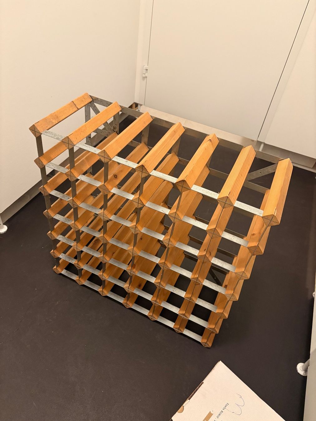 Portabottiglie: Weingestell für 42 Flaschen – Usato da Basel venduto da jth_2cnw 1