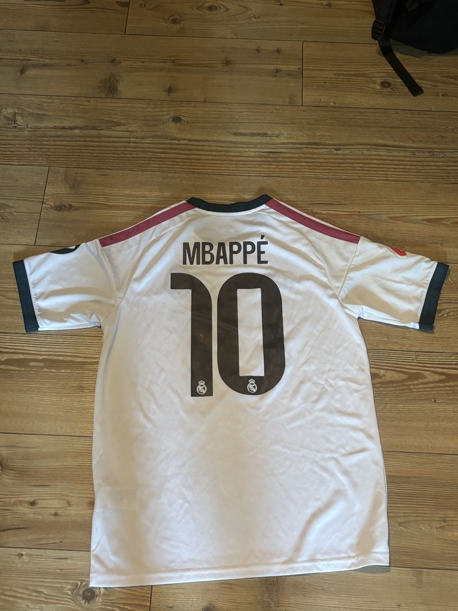 Real Madrid Canottiere & Pantaloni: Real Madrid Trikot Mbappe Grösse M – Nuovo (secondo la descrizione) da Sirnach venduto da Fabrice--_-- 1