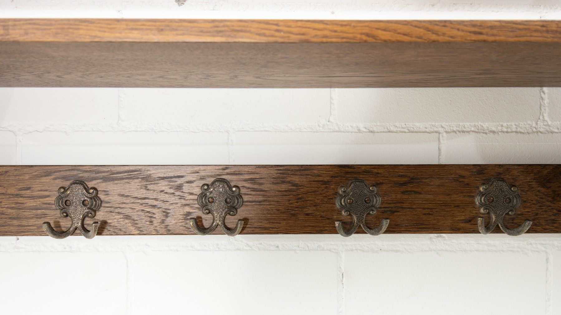 Guardaroba: Wandgarderobe aus Holz mit Regalboden – Usato da Zürich venduto da ZuercherBrockenhaus 3