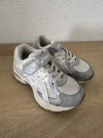 Kinderschuhe ASICS silber Grösse 27 guter Zustand