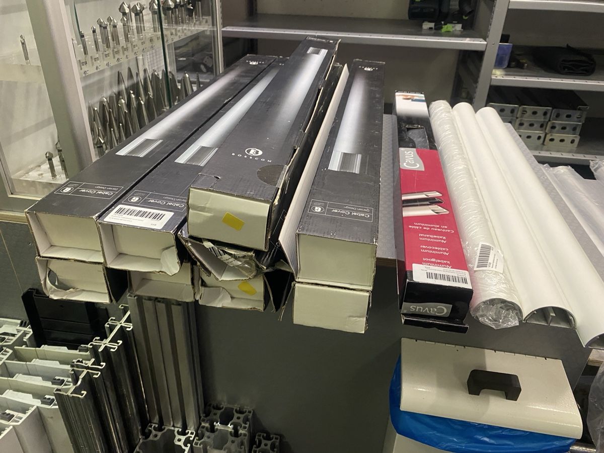Profilati: Bosscom Kabelkanäle – Nuovo (secondo la descrizione) da Wabern venduto da HK-Design 3