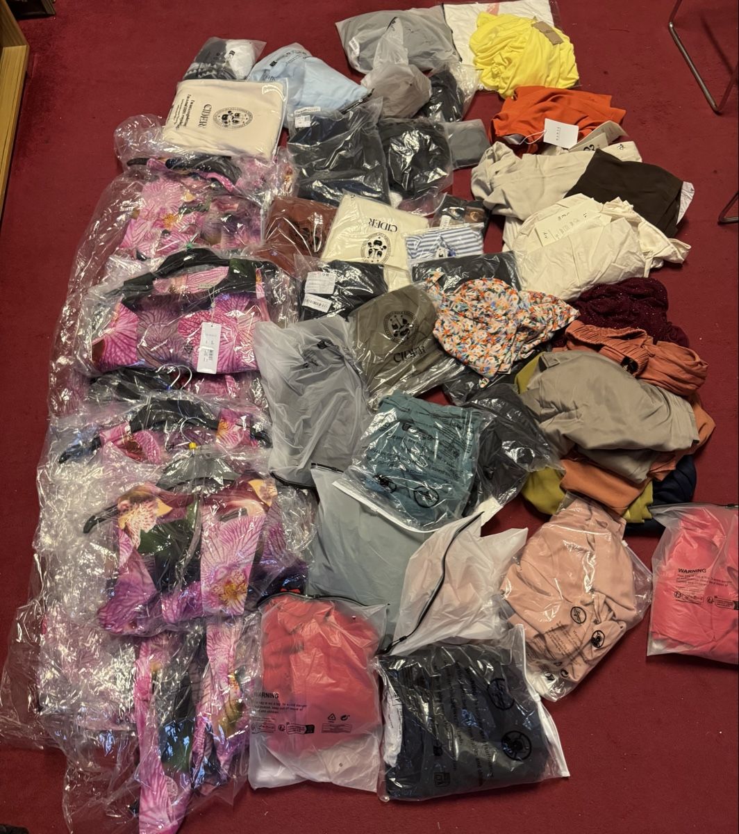 Kleiderpakete: Lot neu Kleider 41 stk.  – Neu (gemäss Beschreibung) aus Schlieren von Freundlich02