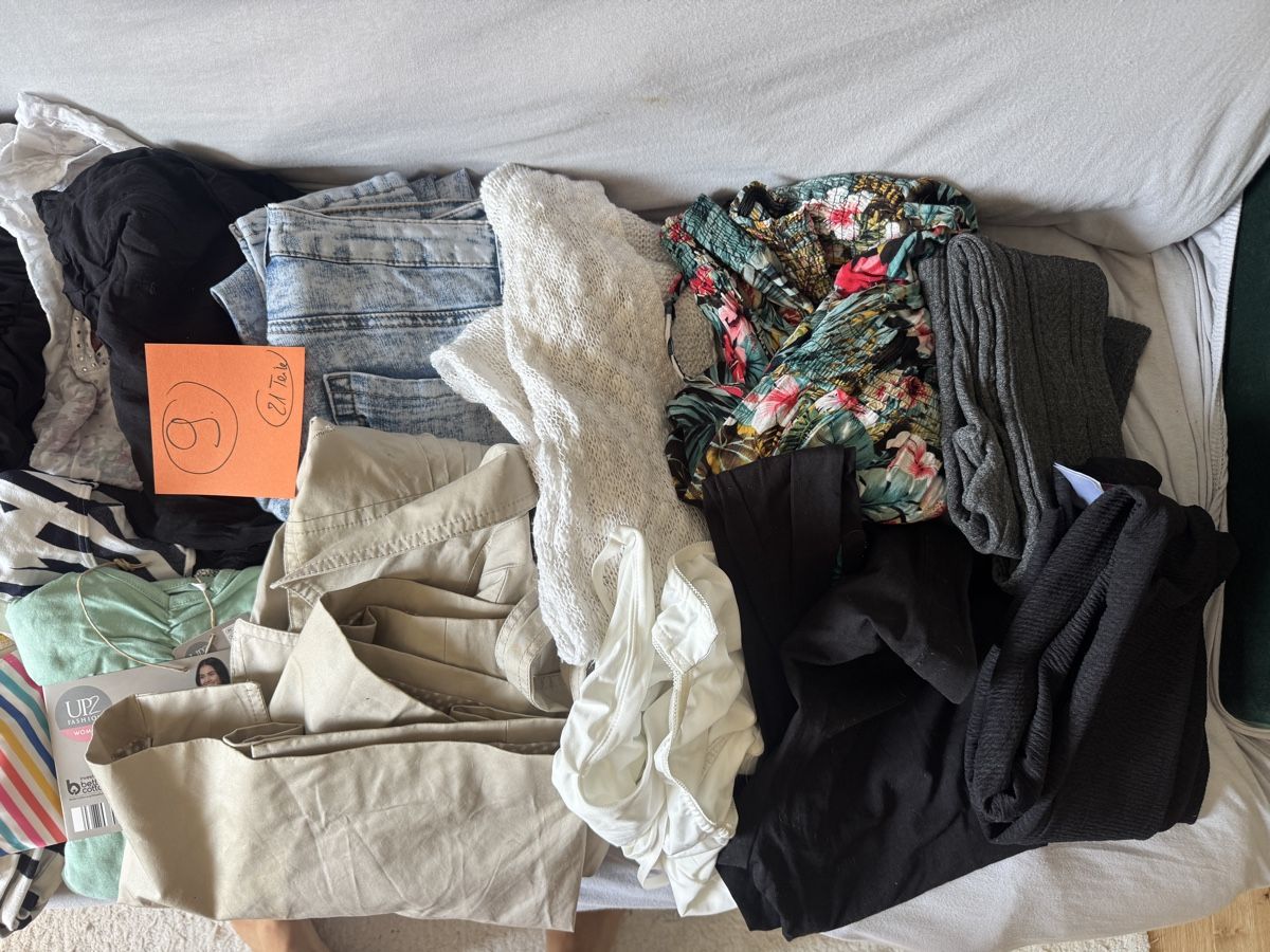 Lots de vêtements: Kleiderpaket 9 Grösse S – D'occasion à Endingen par Mira-Nur 2