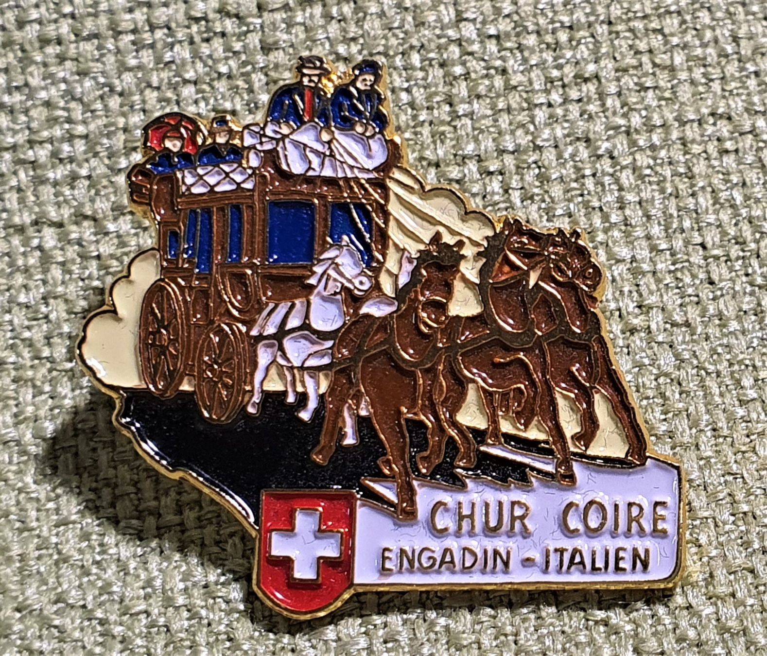 Placchette & Badge: N562 - Pin Postkutsche Chur Coire Engadin - Italien – Usato da Reinach BL venduto da Boston-Verkauf