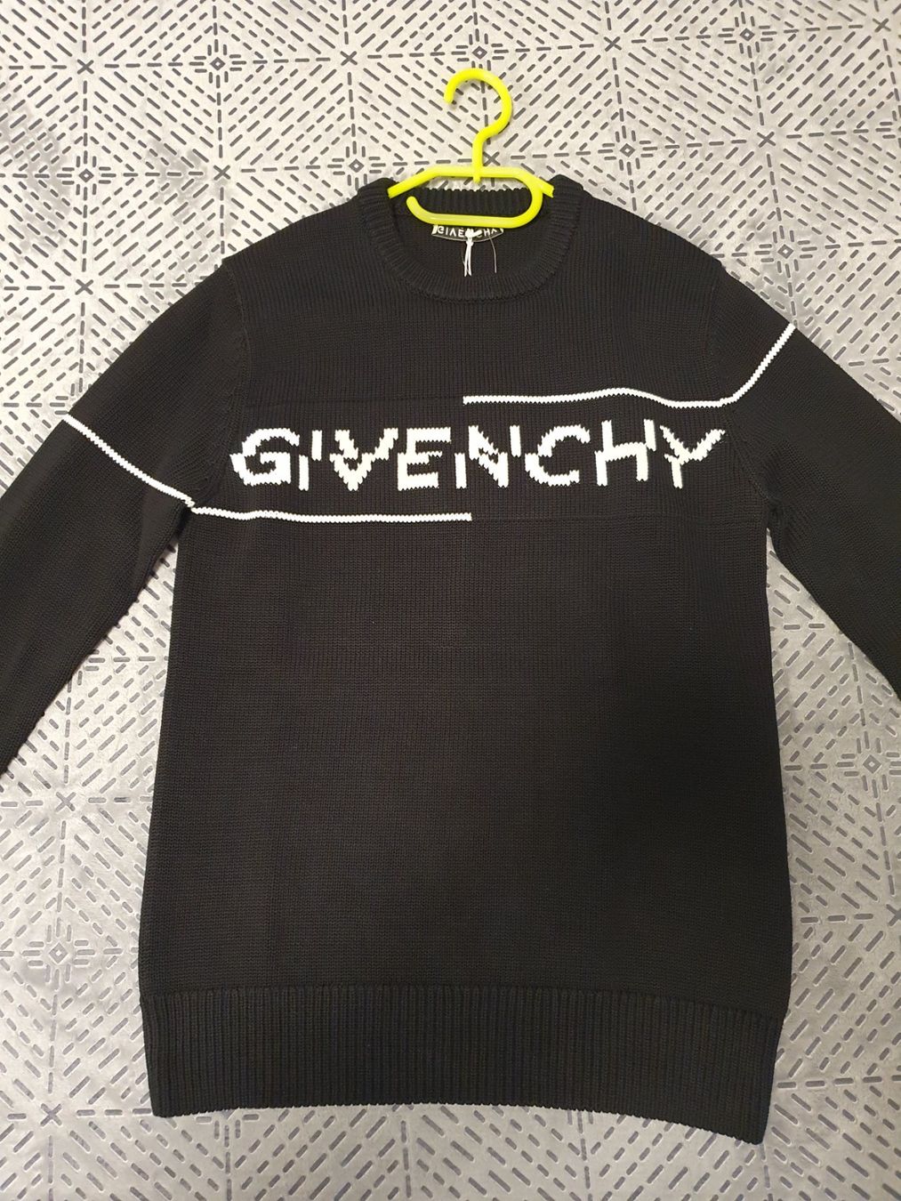 Givenchy Maglioni & Felpe: Givenchy Pullover schwarz Gr. S Original – Nuovo (secondo la descrizione) da Kreuzlingen venduto da RahMal