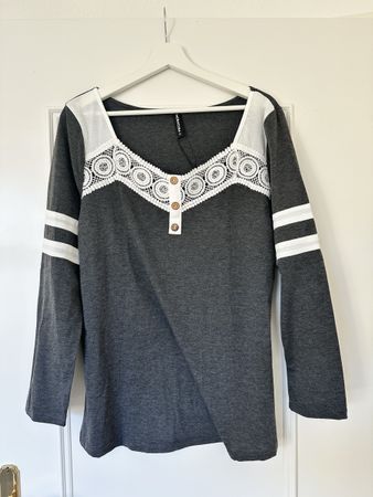 Noracora Sweatshirt