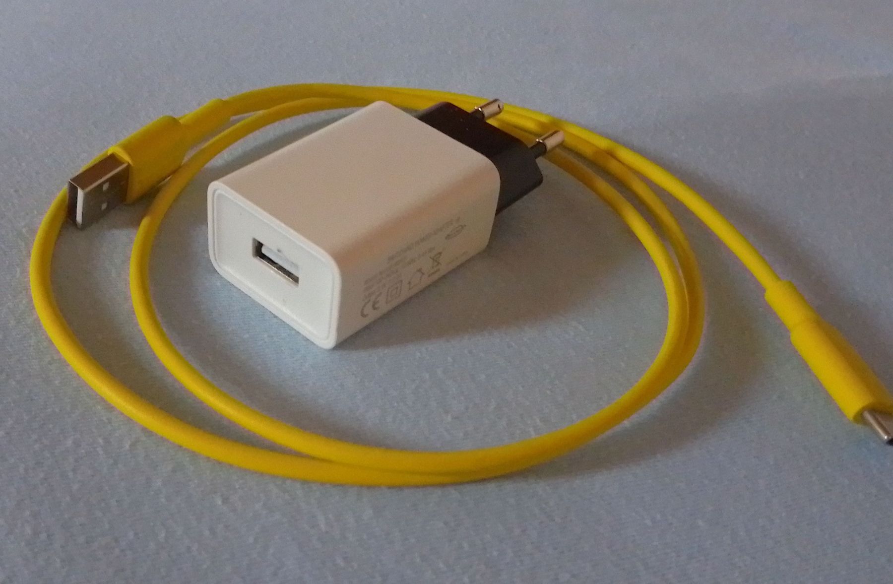 Caricabatterie: Netzteil und USB-C Kabel gelb neuwertig – Usato da Eglisau venduto da sch_m6rw 1