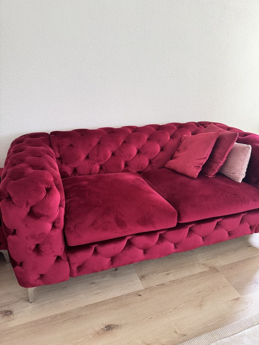 Chesterfield Sofas: Chesterfield sofa velvet Cherry red – Gebraucht aus Zollikon von Marsat25