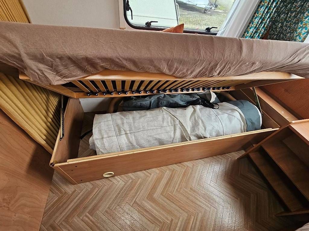 Veicoli da campeggio: A vendre Burstner 4825 Amara avec omnistor Thule – Usato da Belmont-Yverdon venduto da FloridaJeep 9