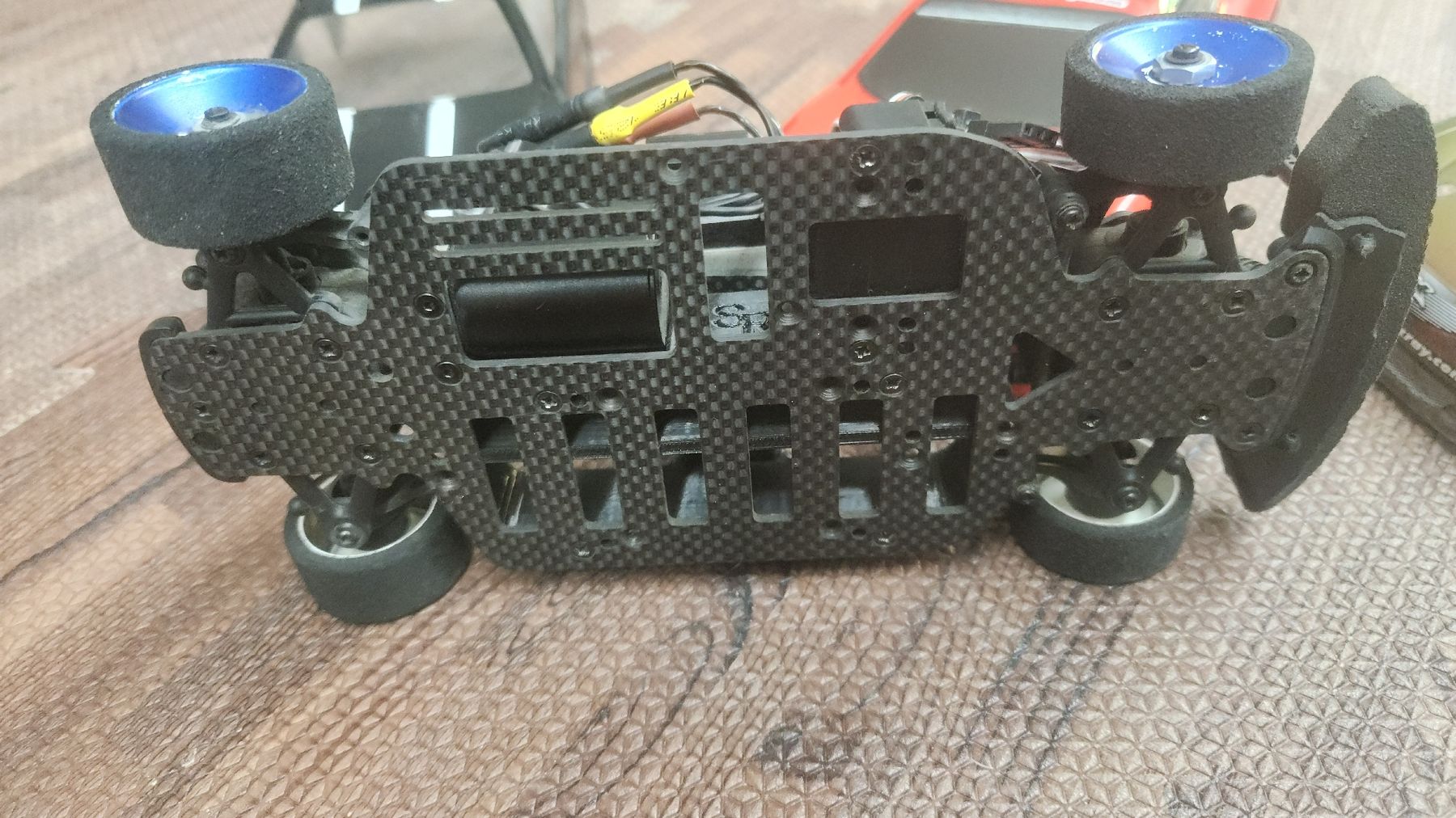 XRay Modellismo RC: Xray M18 PRO mit 3x Karroserien  – Usato da Dürnten venduto da Latinoviper 7
