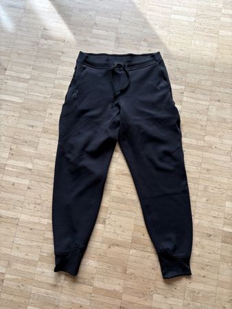 ON run on clouds sweatpants