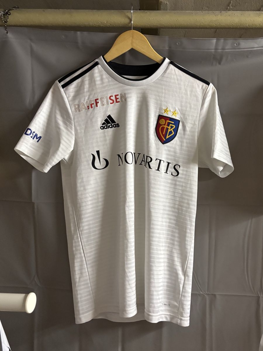 Leibchen & Hosen: FC BASEL Trikot Weiss Gr.S – Gebraucht aus Basel von kleinerprinz