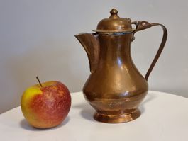 Alte kleine Kupferkanne mit Deckel, ca. 13 cm