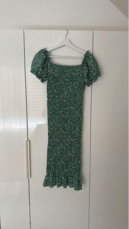 Süsses Sommer Kleid mit Blumenmuster, Grösse S, Top Zustand!