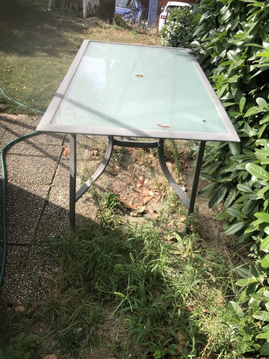 Tavoli: Garden table metal frame glass top – Usato da Baltschieder venduto da Miumiu21 1