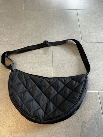 Schwarze uniqlo Tasche 