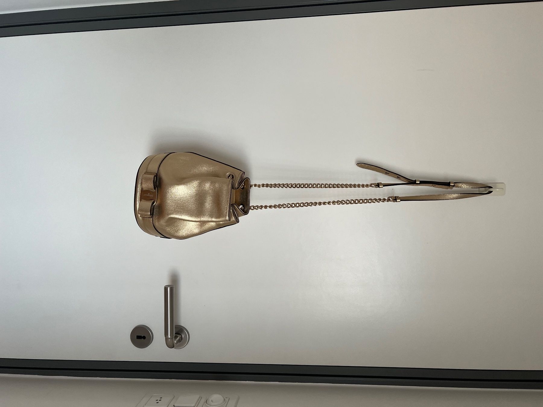 Taschen für Damen: Ferragano Gold Tasche – Neu (gemäss Beschreibung) aus Biel/Bienne von RO19 2