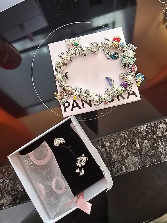 Ciondoli: Pandora disney mit 32 Charms  – Usato da Gwatt (Thun) venduto da shlufi