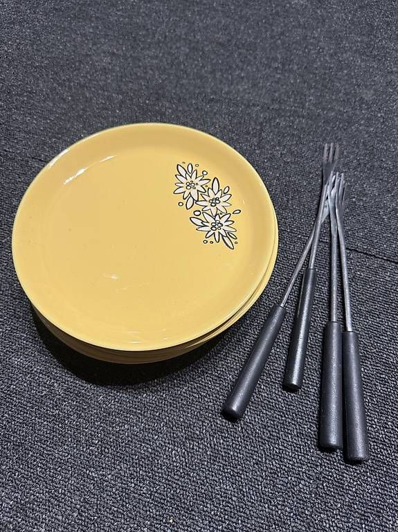Set di piatti: Fondue Set – Usato da Hütten venduto da Mber80 1