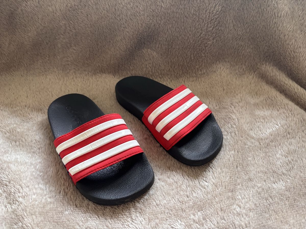 Adidas Scarpe da uomo: Badeschuhe, Adidas, rot/weiss Grösse 31 – Usato da Waltenschwil venduto da Schmetterling2015 3