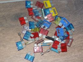 Lot de fusibles automobiles divers