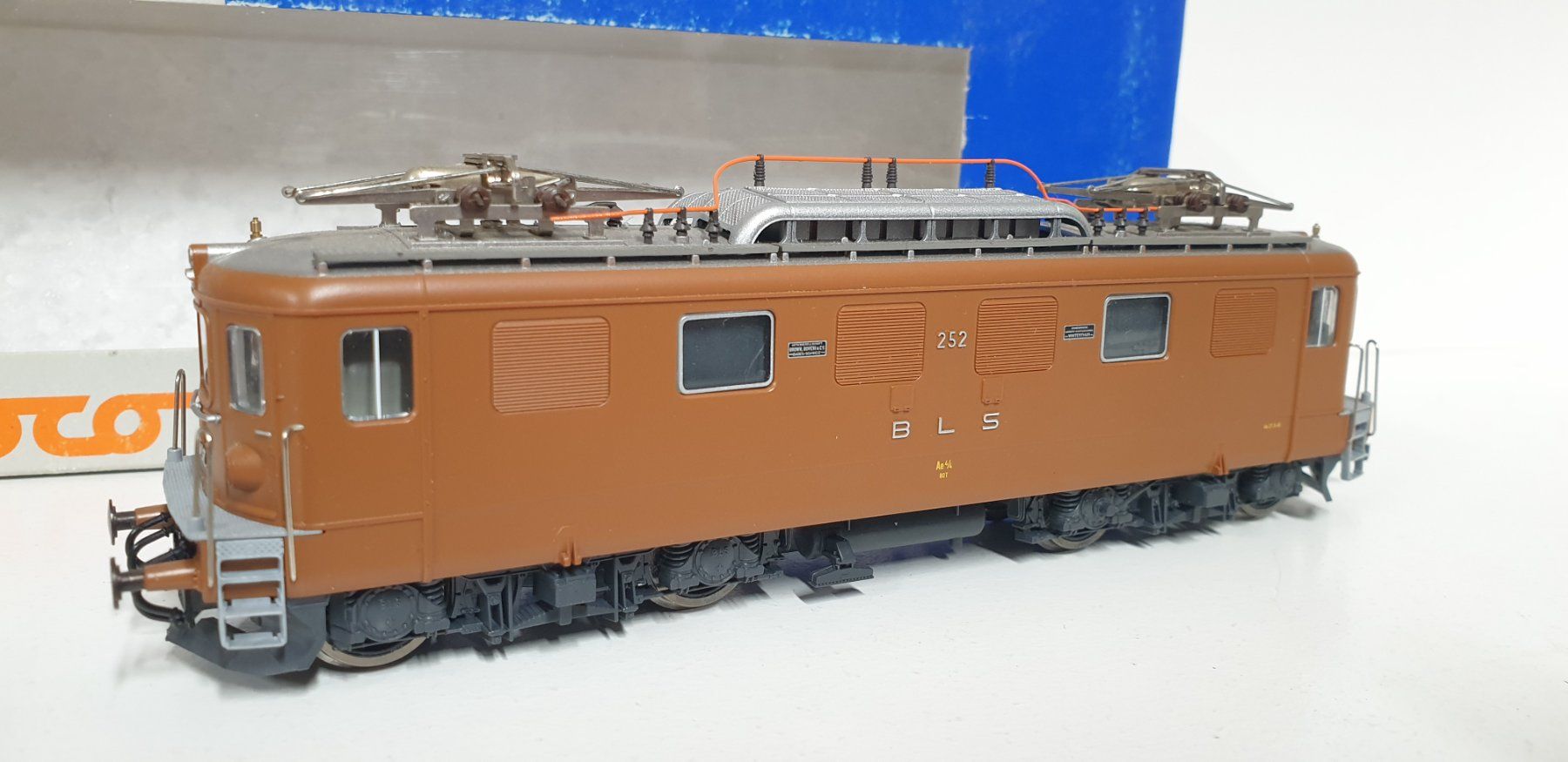 Roco Modelleisenbahnen: Roco BLS Ae4/4 ESU Digital H0/DC 63883 – Gebraucht aus Neuenhof von ludovicco