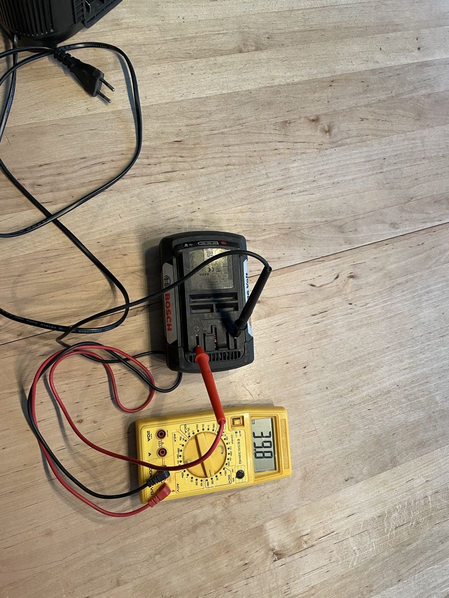 Bosch Caricabatterie: Aufladegerät Bosch 36v Gebraucht! – Usato da Gipf- Oberfrick venduto da T30Zimm 4