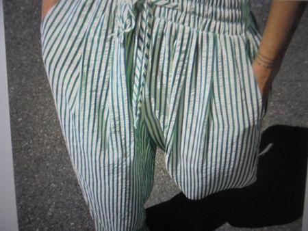 Sommerhose Gr. 52 - 56 weiss/grün gestreift