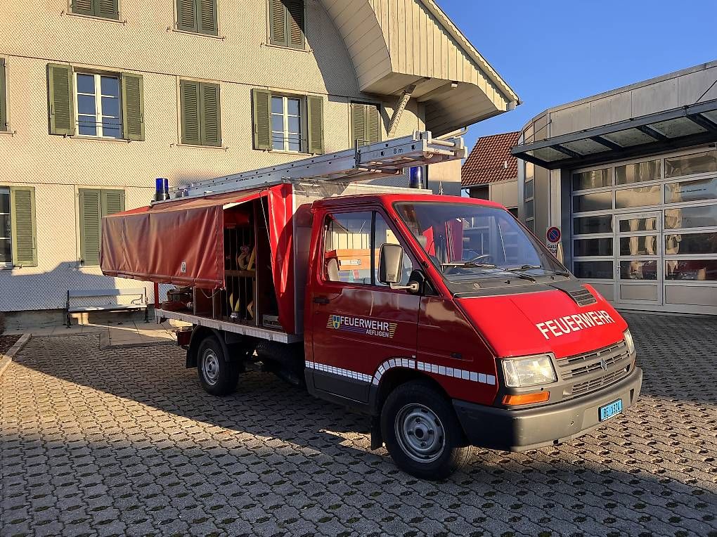Veicoli commerciali: Renault Trafic 4x4 seltener Feuerwehr-Oldtimer – Usato da Biembach venduto da Shana999 1