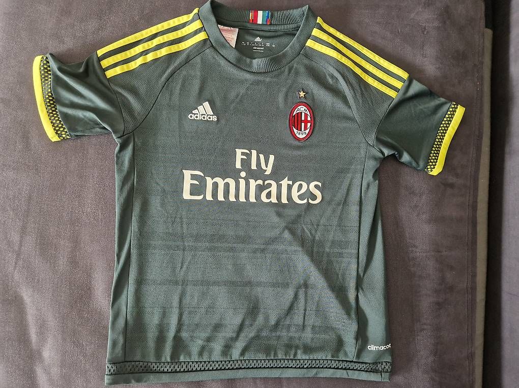 Canottiere & Pantaloni: Fussballtrikot AC Milan – Usato da Villars-sur-Glâne venduto da Mark_988