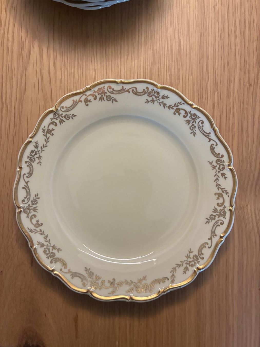 Set di piatti: Antikes Kaffeeservice, goldverziert, 21-teilig – Usato da Stansstad venduto da Wercla 2