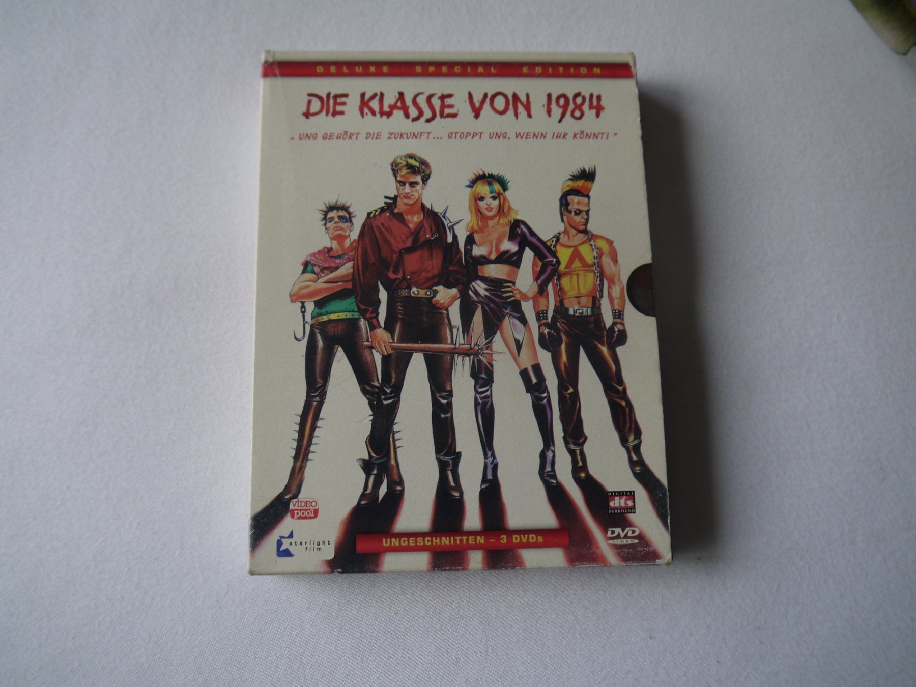 Tous les DVDs: DIE KLASSE VON 1984 - 3 DVD - Ungeschnitten- – D'occasion à Hagendorn par Blaf