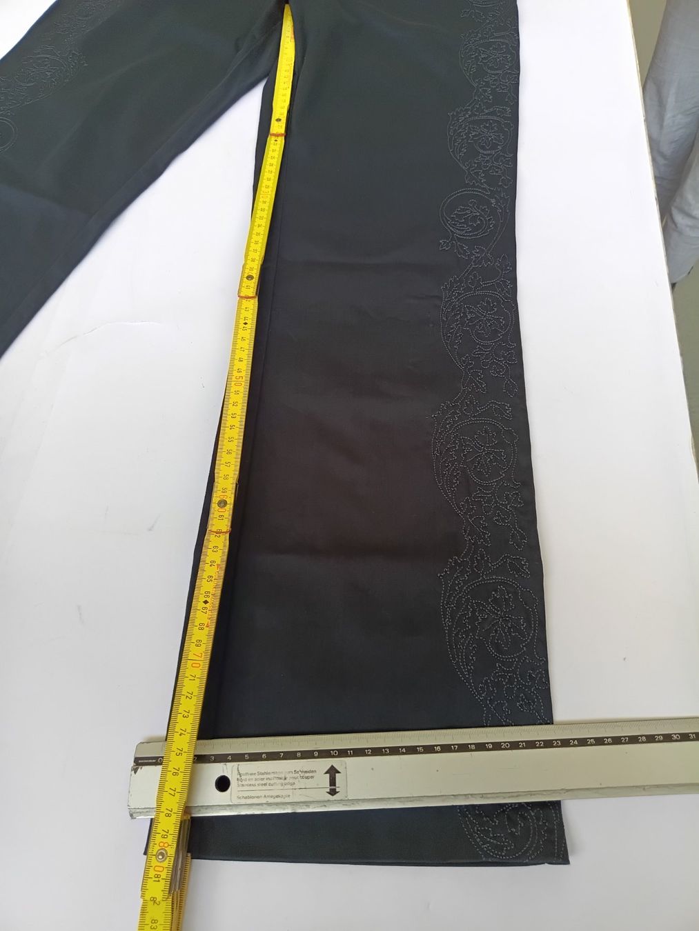 Pantalons: gestickte Damen Hosen – Neuf (Voir description) à Wängi par Ladys_First 5