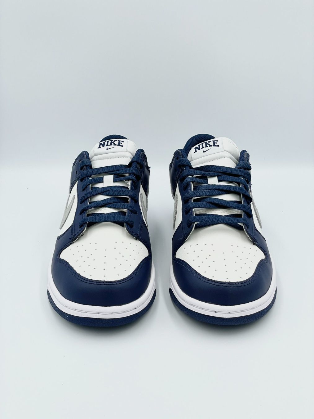 Nike Scarpe da uomo: Nike Dunk Low Summit White Midnight Navy EU 44.5 – Nuovo e nell'imballaggio originale da Erlinsbach venduto da sasneakers 5