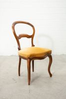 Louis-Philippe Stuhl mit orange-gelber Sitzfläche