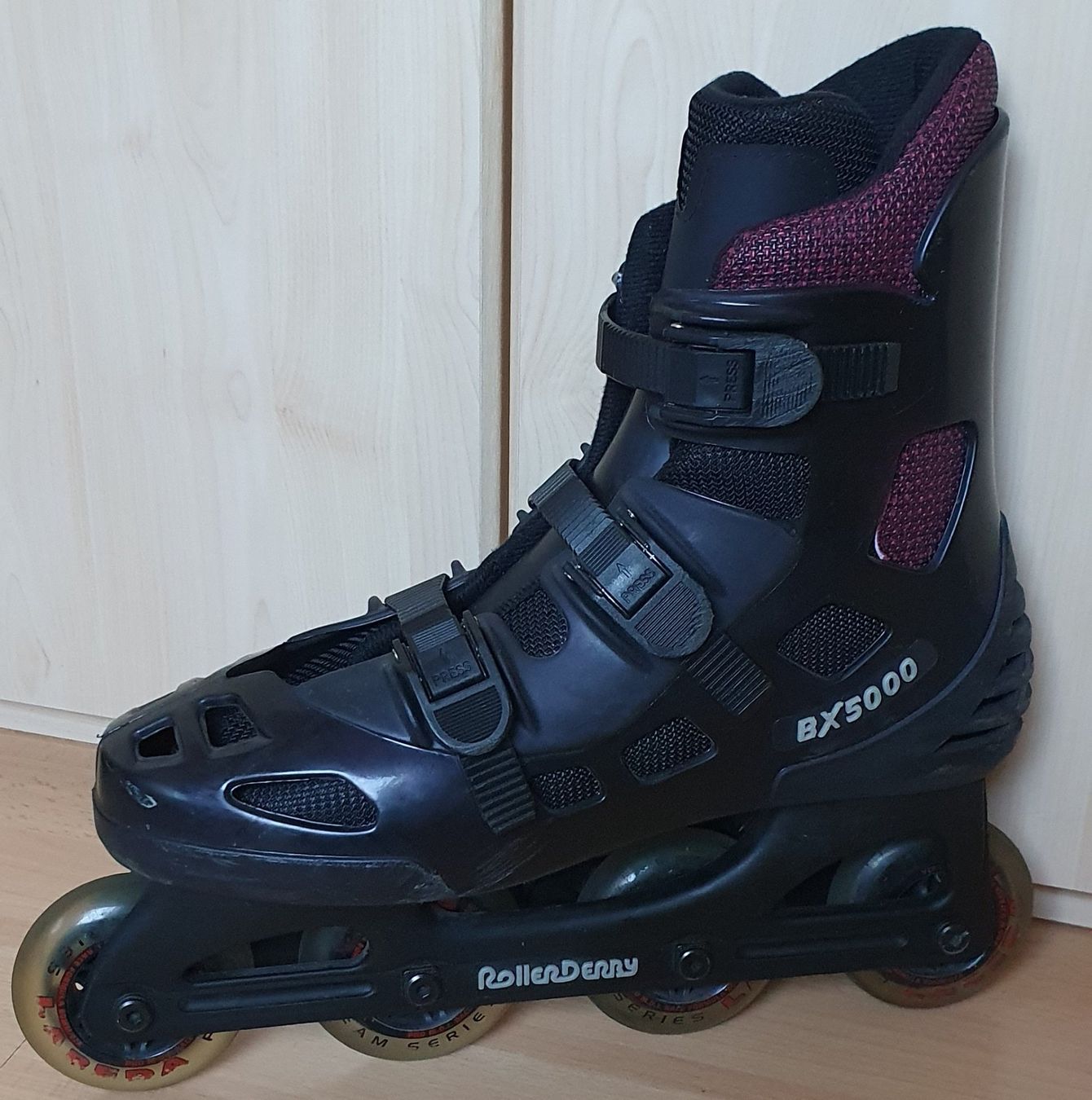 Inline-Skating & Rollschuhe: Rollerblade "Rollerderby BX5000", Grösse 41/42 – Gebraucht aus Unterengstringen von YoungTalent 1