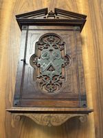 Wand Schlüsselkasten Holz mit Ziergitter guter Zustand
