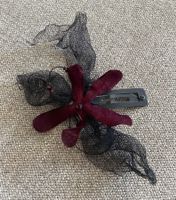 Barrette créateur fleur en velours NEUVE