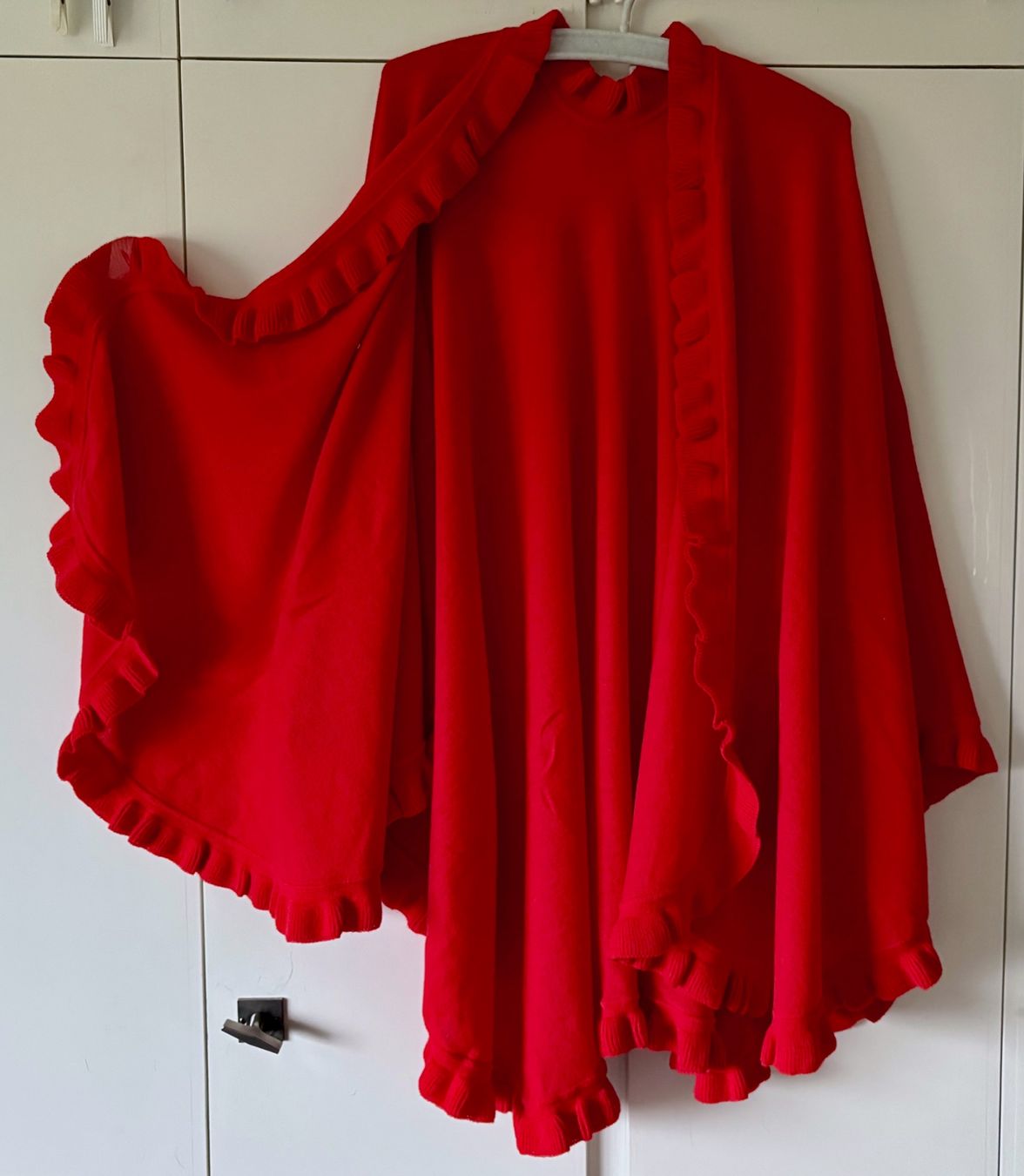 Sonstige Damenmode: Roter Cape, feiner Wollstoff gemischt – Gebraucht aus Oberrieden von pet_n2c2 1