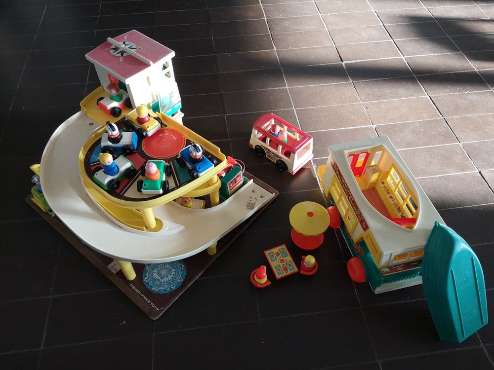 ASCENSEUR DE VOITURE vintage Fisher-Price années 1970 & 80 avec jeu de voiture action familiale