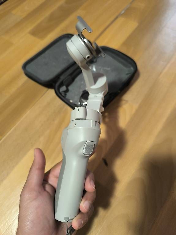 Supporti a parete: Gimbal DJI OM4  – Usato da Estavayer-le-Lac venduto da cht_55s8 1