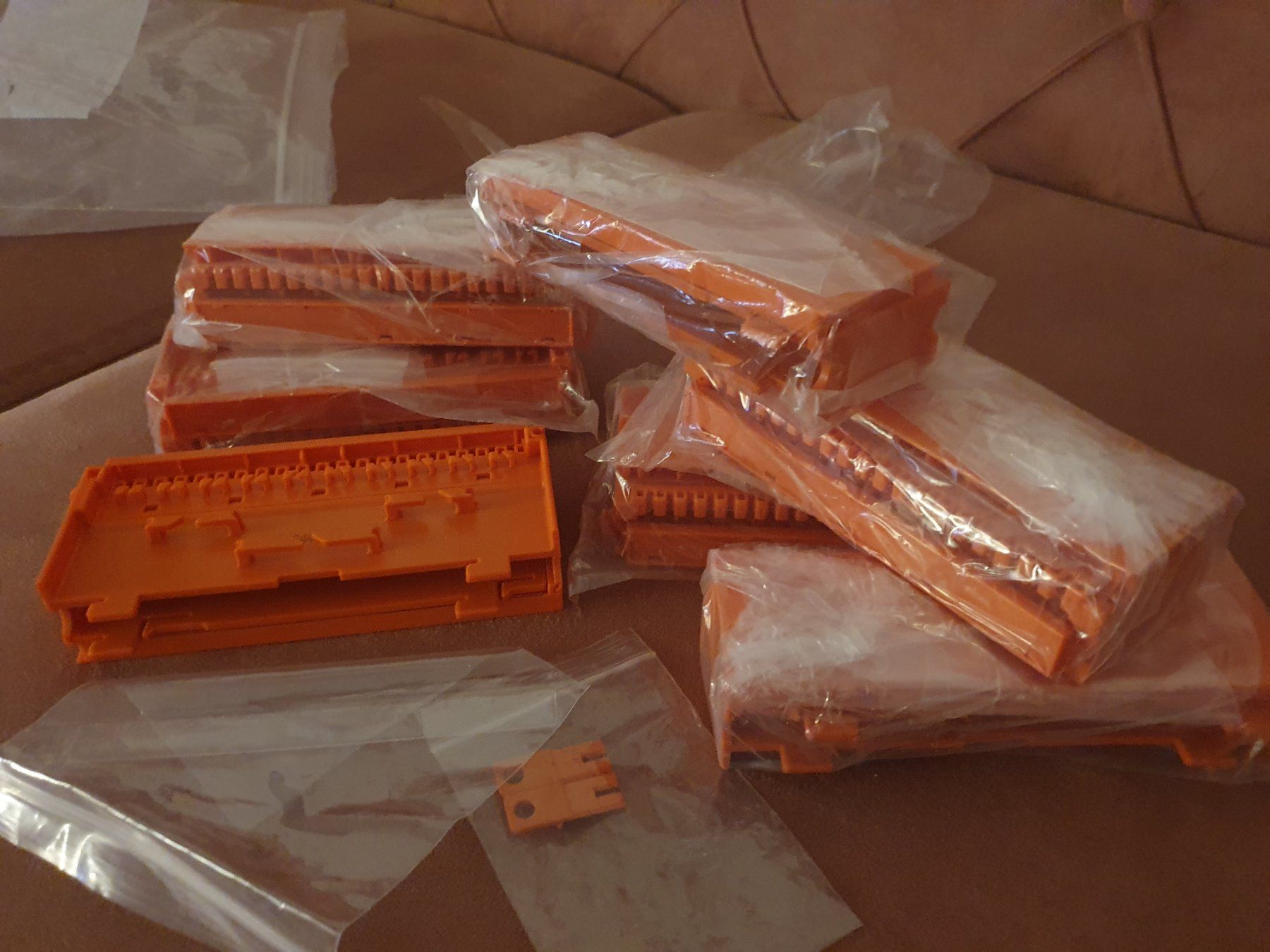 Componenti elettronici: Anschlussleiste VS83 20P Durchschalteleiste VS Modular – Nuovo e nell'imballaggio originale da Zürich venduto da eymen20 5