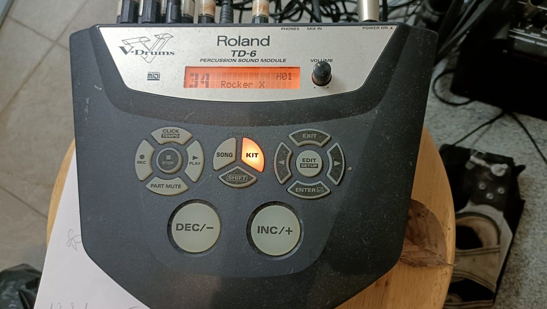 Roland Strumenti musicali: El. Drum Roland Td 6 – Usato da Waltenschwil venduto da Tulpenweg 1