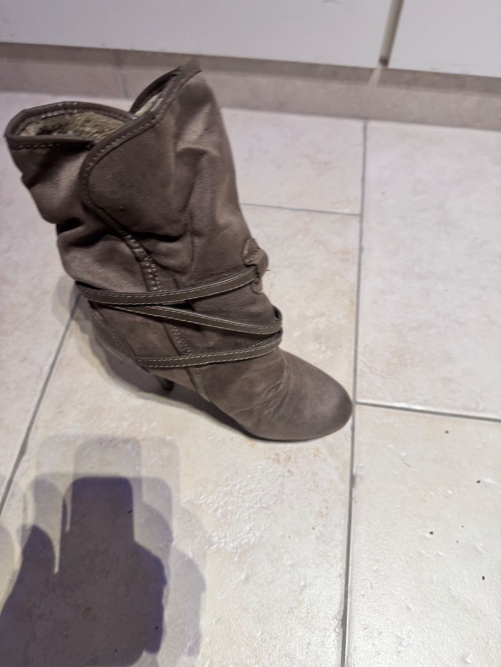 Scarpe da donna: Graue Stiefeletten, Grösse 37 – Usato da Oberglatt ZH venduto da Crazymouse 3